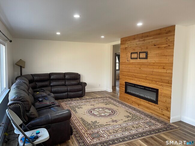 Building Photo - 37 Long Meadow Rd