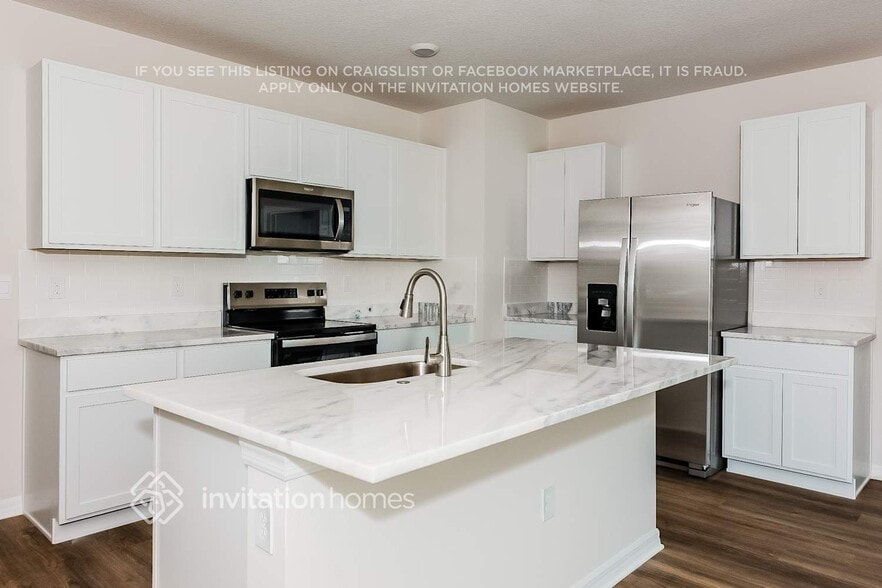 Building Photo - 8025 Majestic Palms Ct