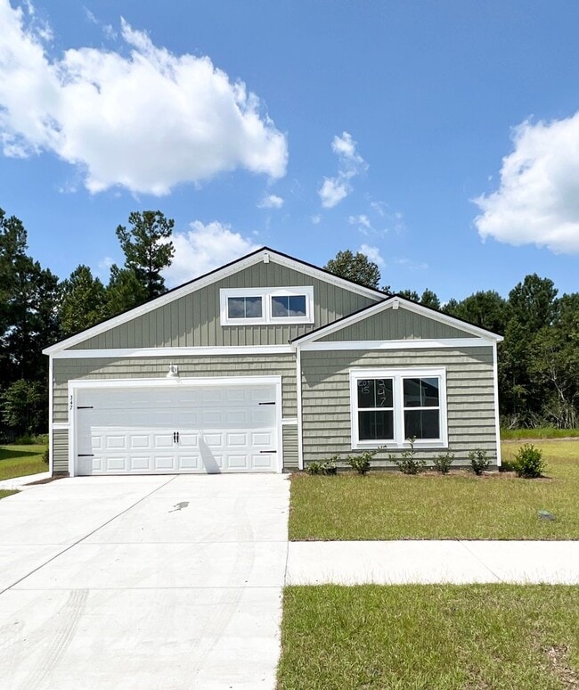 Building Photo - FOUR Bedrooms! SUPREME location! New & mov...