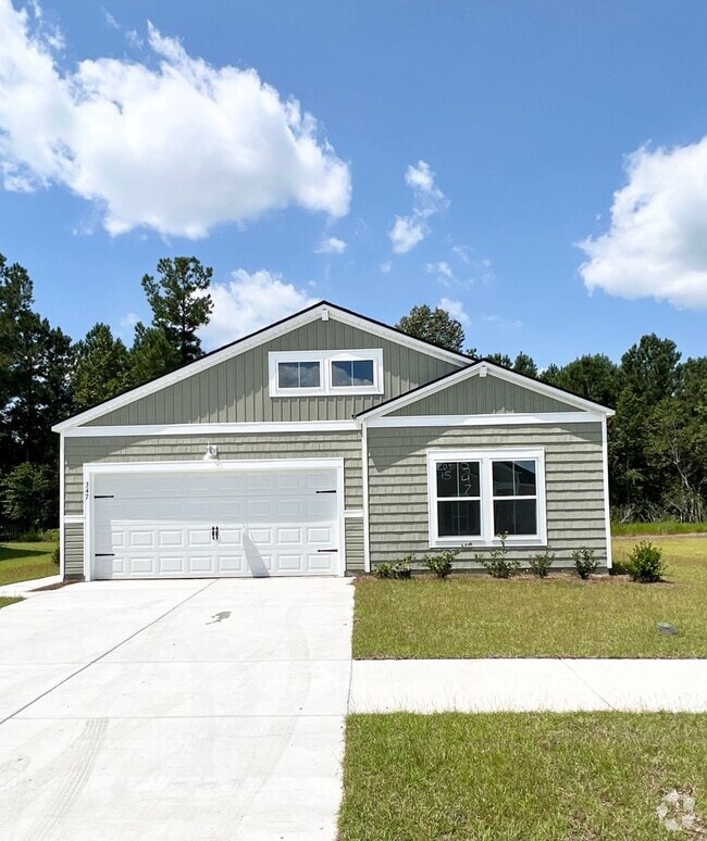 Building Photo - FOUR Bedrooms! SUPREME location! New & mov...