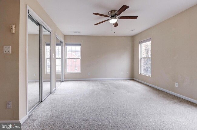 Building Photo - 1300 N Taylor St