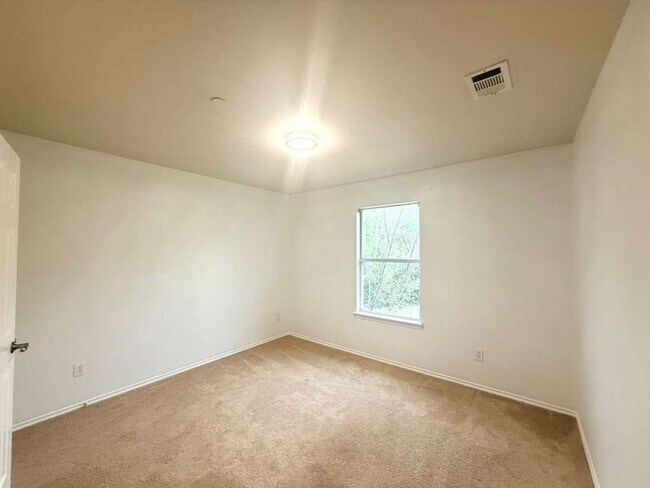 Building Photo - 3217 Judge Holland Ln