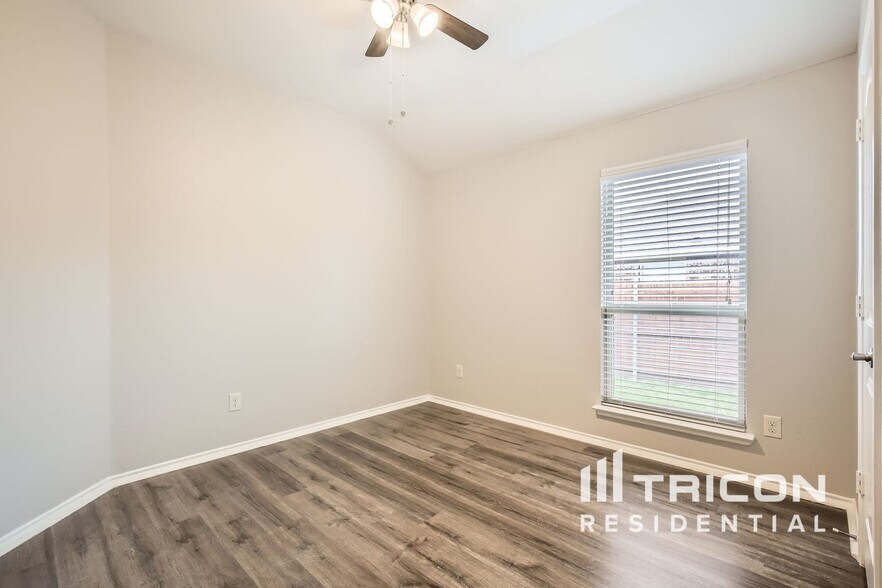 Building Photo - 205 Independence Tr