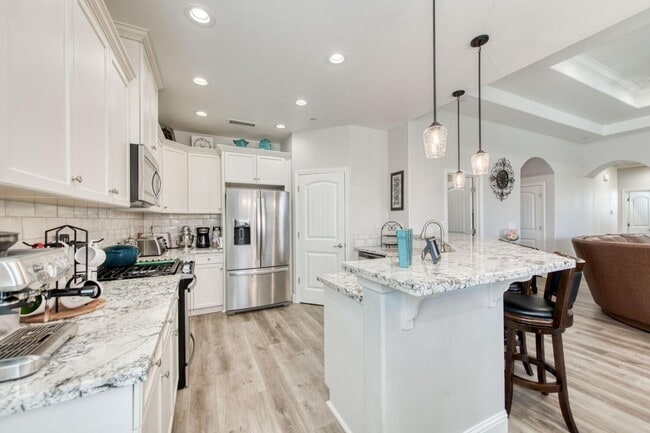 Building Photo - Gorgeous 4/2 Crown Home In Riverstone Community