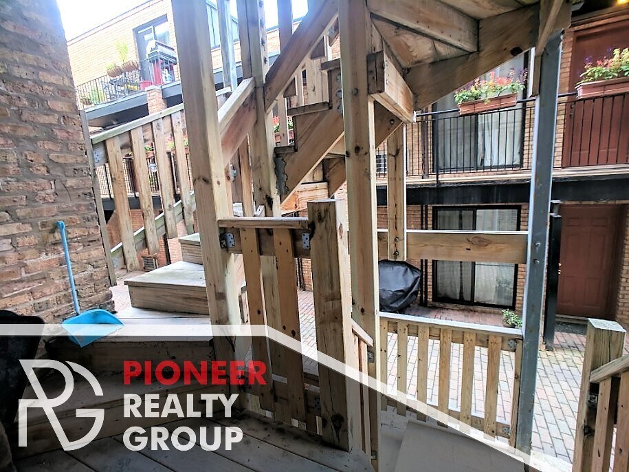 Building Photo - 3721 N Pine Grove Ave