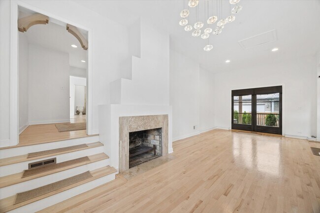 Building Photo - 502 47th St