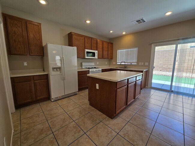 Building Photo - A Stunning 4 Bedroom Home in South West La...