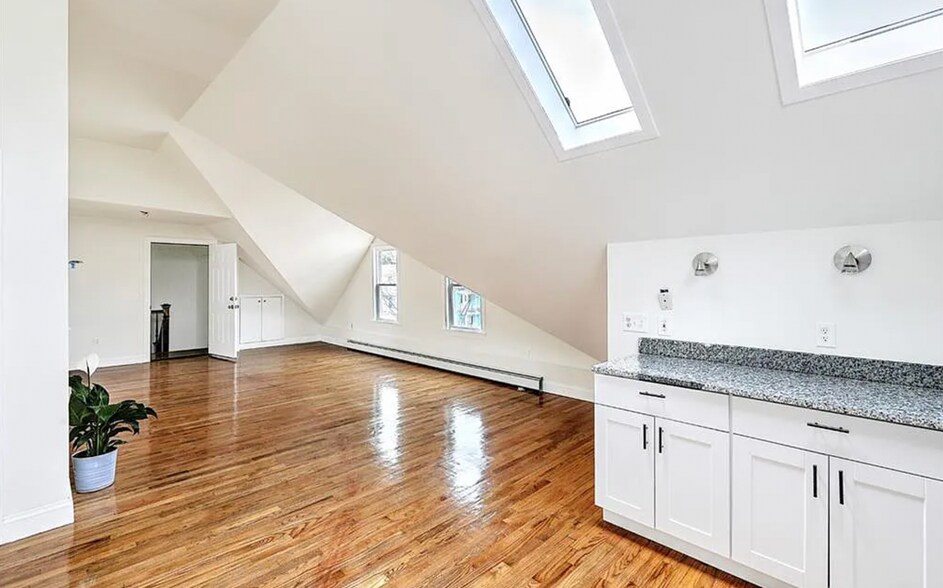 Building Photo - 139 Wentworth Ave