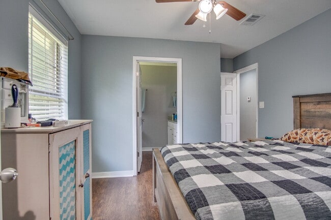 Building Photo - Updated 3BD/2BA Home on Quiet Cul-de-Sac w...