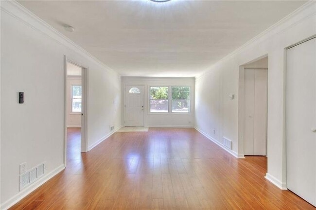 Building Photo - 3946 Green Oak Dr