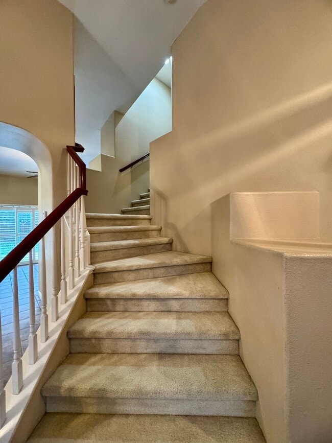 Building Photo - Spacious 3 Bedroom 3 Full Bathrooms Available Now!