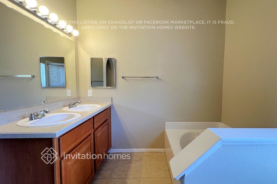 Building Photo - 371 Pebble Ct