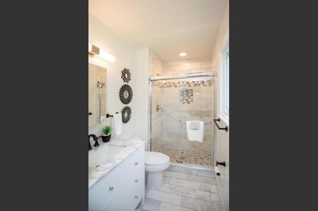 Building Photo - 810 Clearfield Ln
