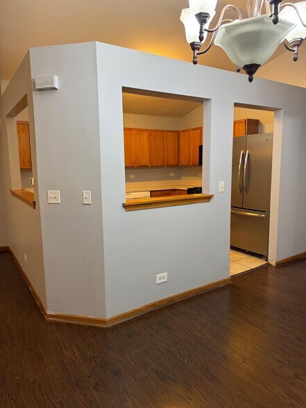 Building Photo - 871 Symphony Dr