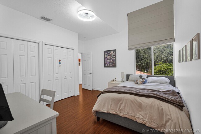 Building Photo - 616 W Palm Aire Dr
