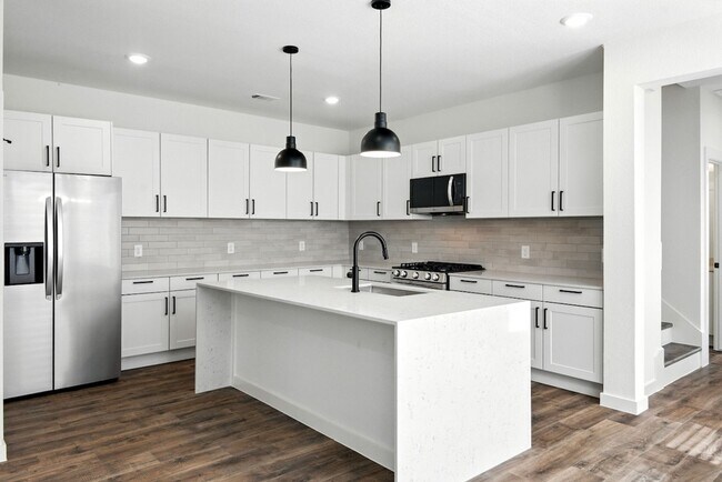 Building Photo - Elevated Living in Sundera at River Ranch | 4 Weeks Free