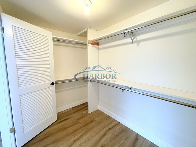 Building Photo - 5514 Halison St