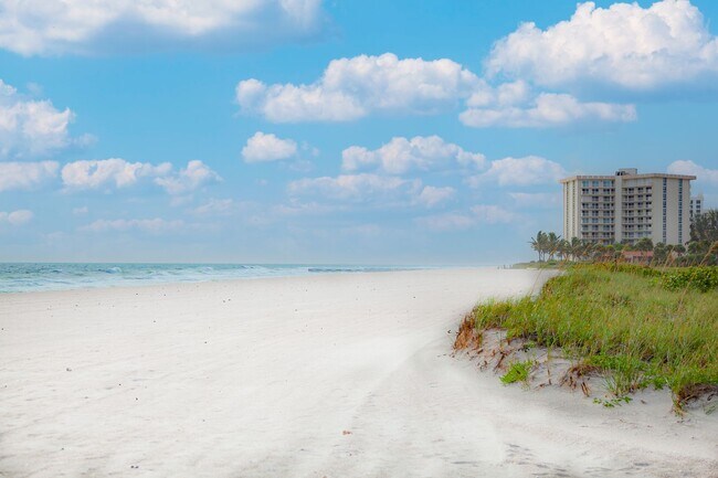 Building Photo - Luxury Seasonal or Annual Rental in the Prestigious Grand Bay Community – Longboat Key