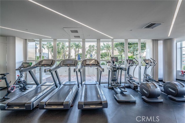 Building Photo - 1050 S Grand Ave