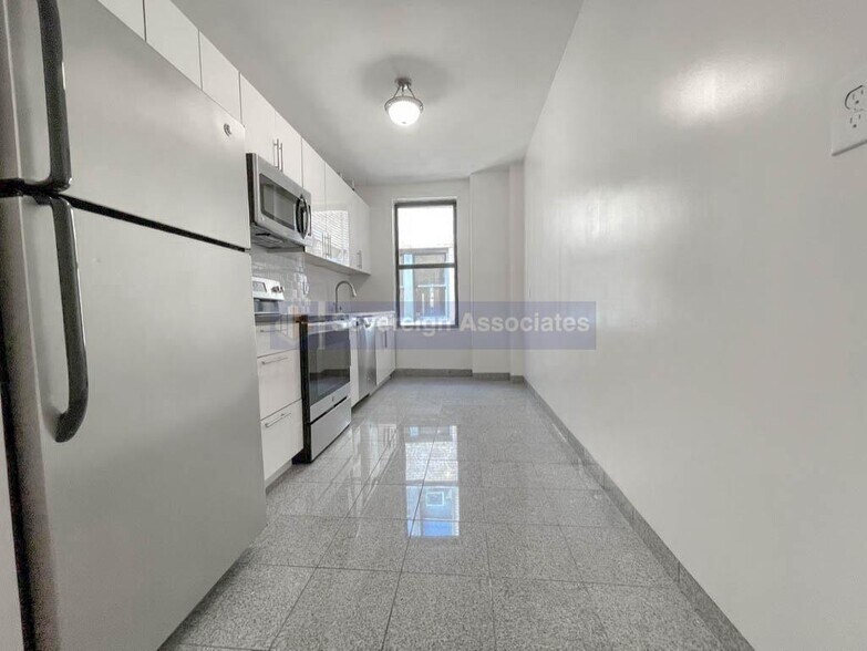 Building Photo - 664 W 163rd St