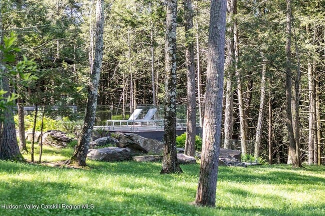 Building Photo - 70 Raybrook Dr