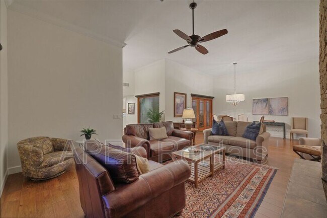 Building Photo - 74939 Vía Lago