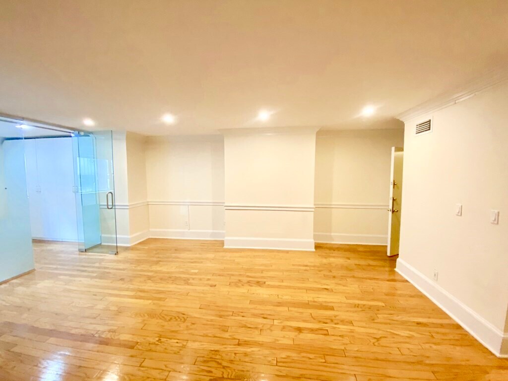 Building Photo - 276 Commonwealth Ave