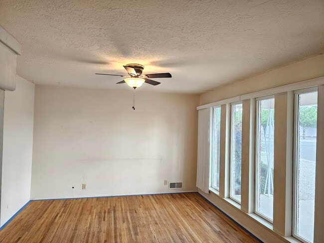 Building Photo - 2701 Cagua Dr NE