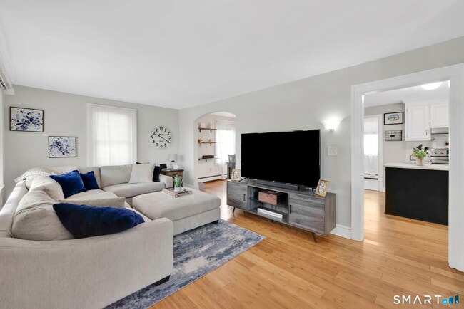 Building Photo - 829 Wells Rd