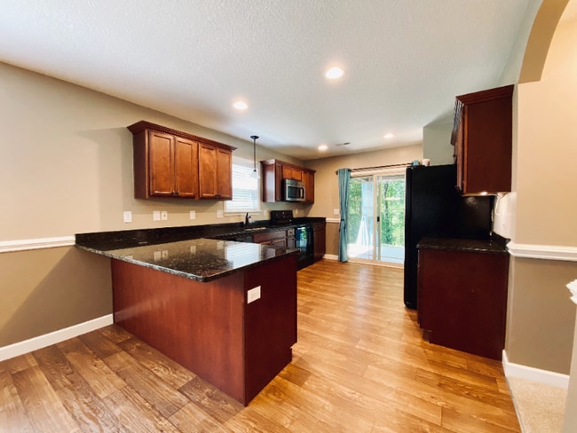 Building Photo - 938 S Mossy Rock Rd