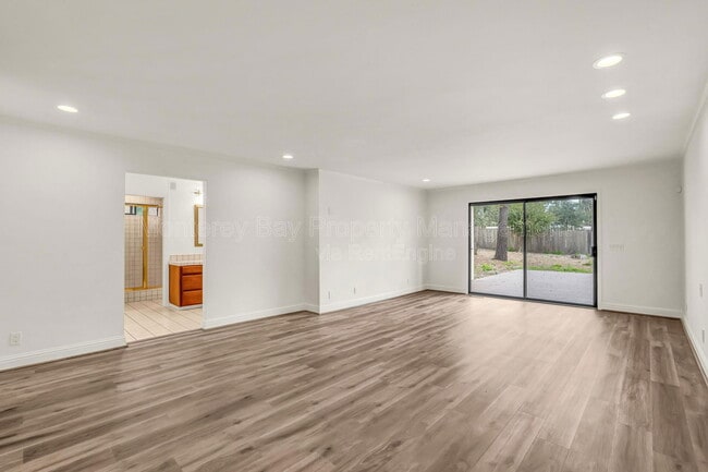 Building Photo - 4083 Sunset Ln