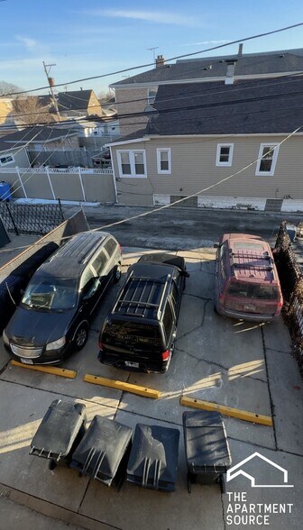 Building Photo - 6323 W Fullerton Ave