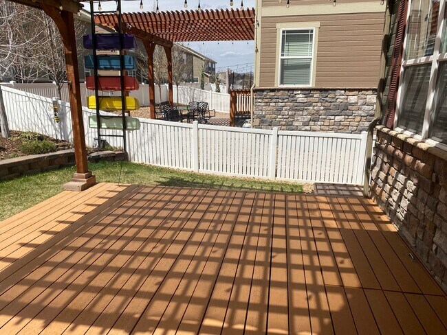 Building Photo - Charming, 3 story, 4 bed/3 bath on Corner Lot!