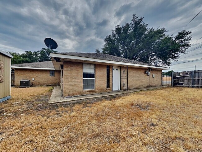 Building Photo - 7105 Rolling Fork Dr