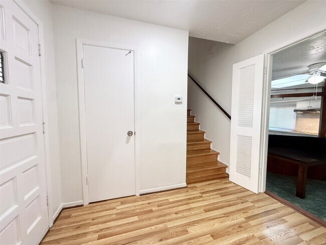 Building Photo - 10423 Kirkshire Dr