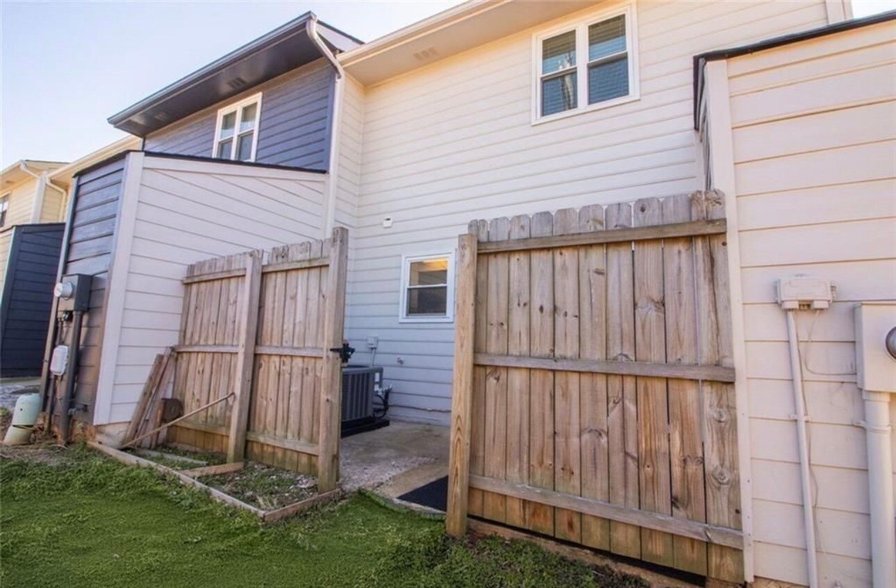 Building Photo - 3100 Duvall Pl NW