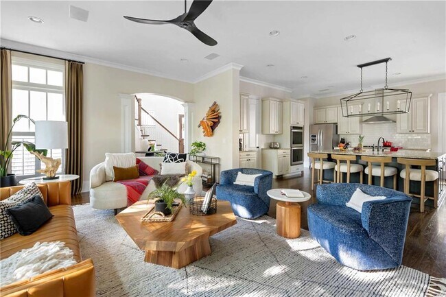 Building Photo - 582 St Charles Ave NE