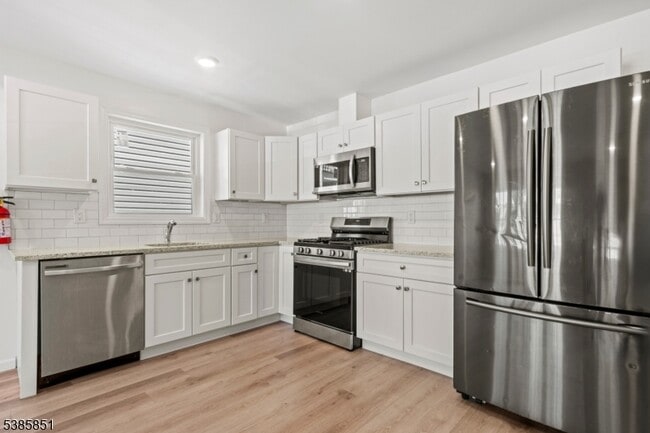 Building Photo - 142 N 15th St