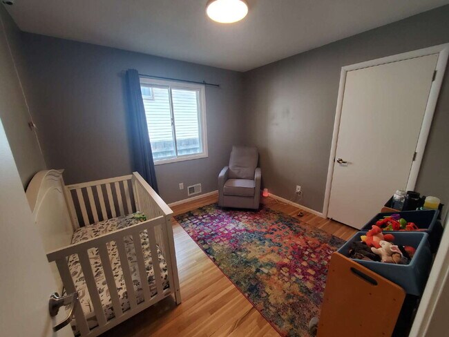 Building Photo - 4 bed 2 bath Comfortable and spacious single-family house, in NE Minneapolis