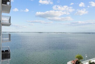 Building Photo - 1111 Brickell Bay Dr