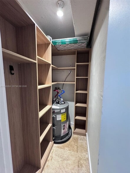 Building Photo - 100 Edgewater Dr