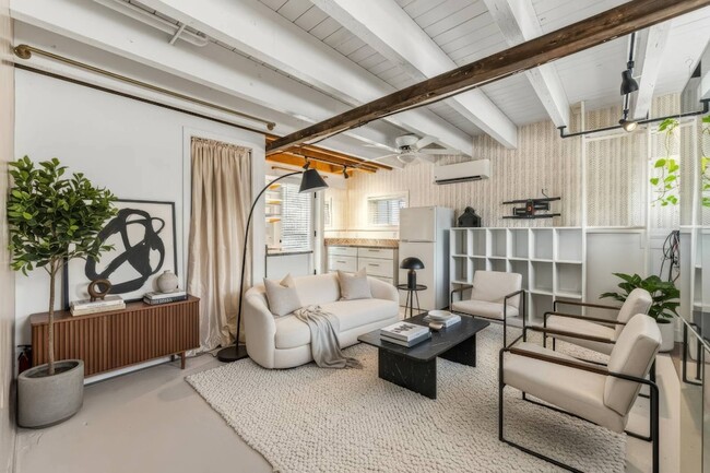 Building Photo - 264 Lake St