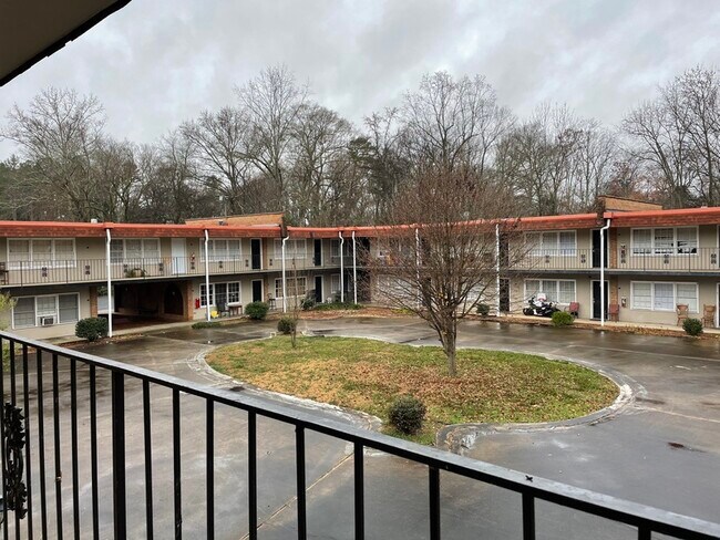 Building Photo - 2000 Patio Ct