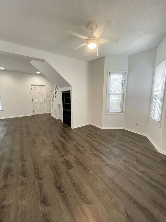 Building Photo - $1975 FOR RENT - SINGLE UPDATED FAMILY HOU...