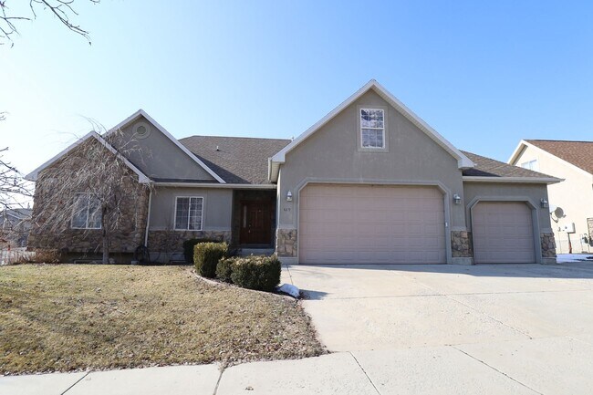 Building Photo - Large Pet Friendly House in the Foothills of Provo