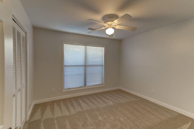 Building Photo - Beautiful 3 BR/2 BA home available in the ...