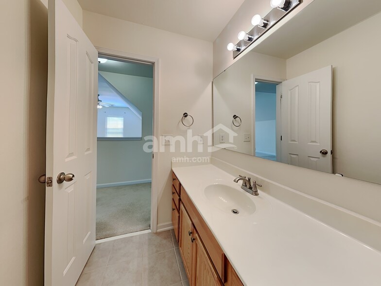 Building Photo - 3457 Lilliefield Ln