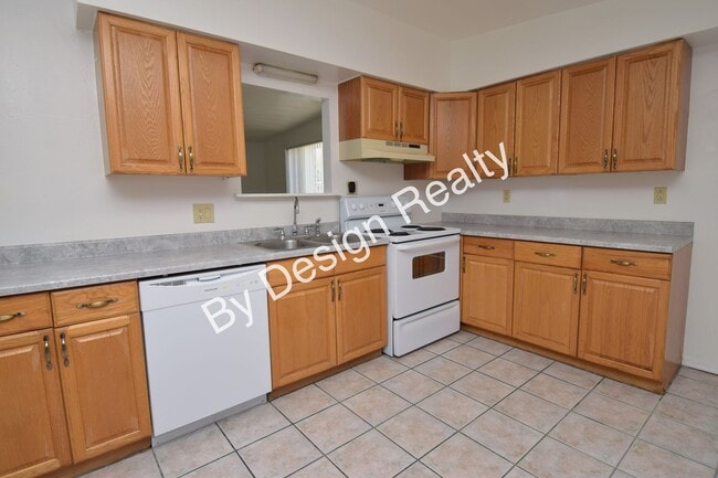 Building Photo - 3 Bed 2 Bath Midtown Duplex with Covered Parking & Storage