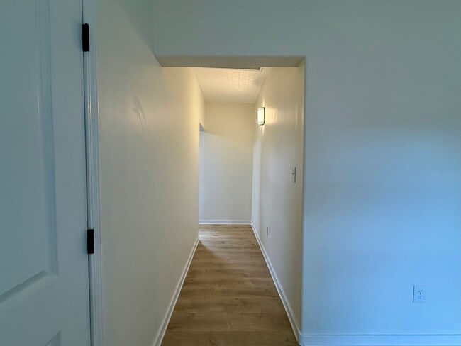 Building Photo - Fully Remodeled 3 Bedroom/1 Bathroom Home ...