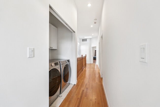 Building Photo - 4038 W Addison St